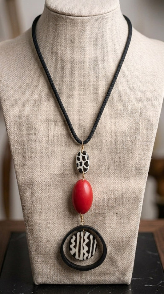 Nyekundu Batik Necklace