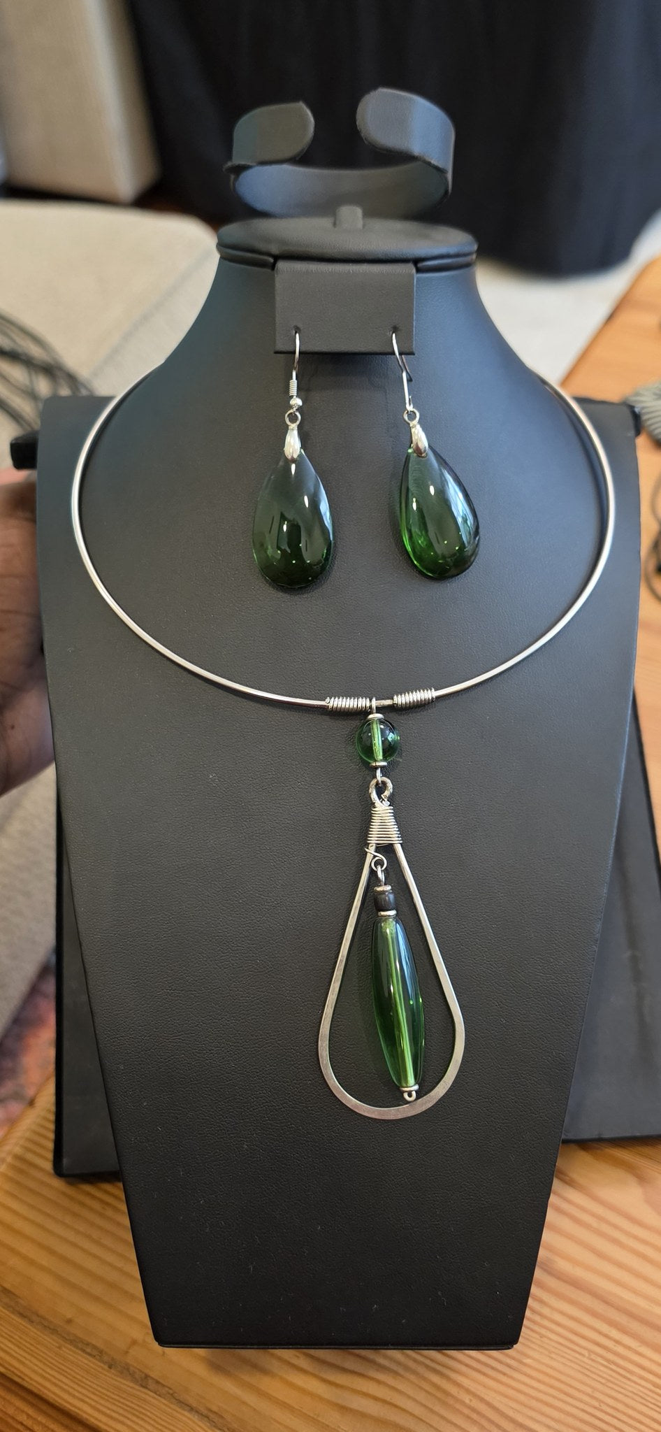 Ivy Rain Drop Choker Necklace