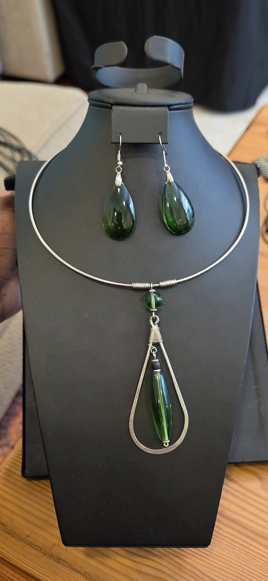 Ivy Rain Drop Choker Necklace